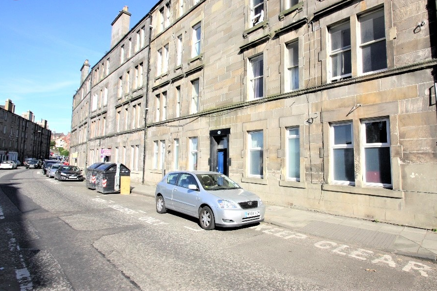 50 (1F4) Broughton Road, Edinburgh, EH7 4EE