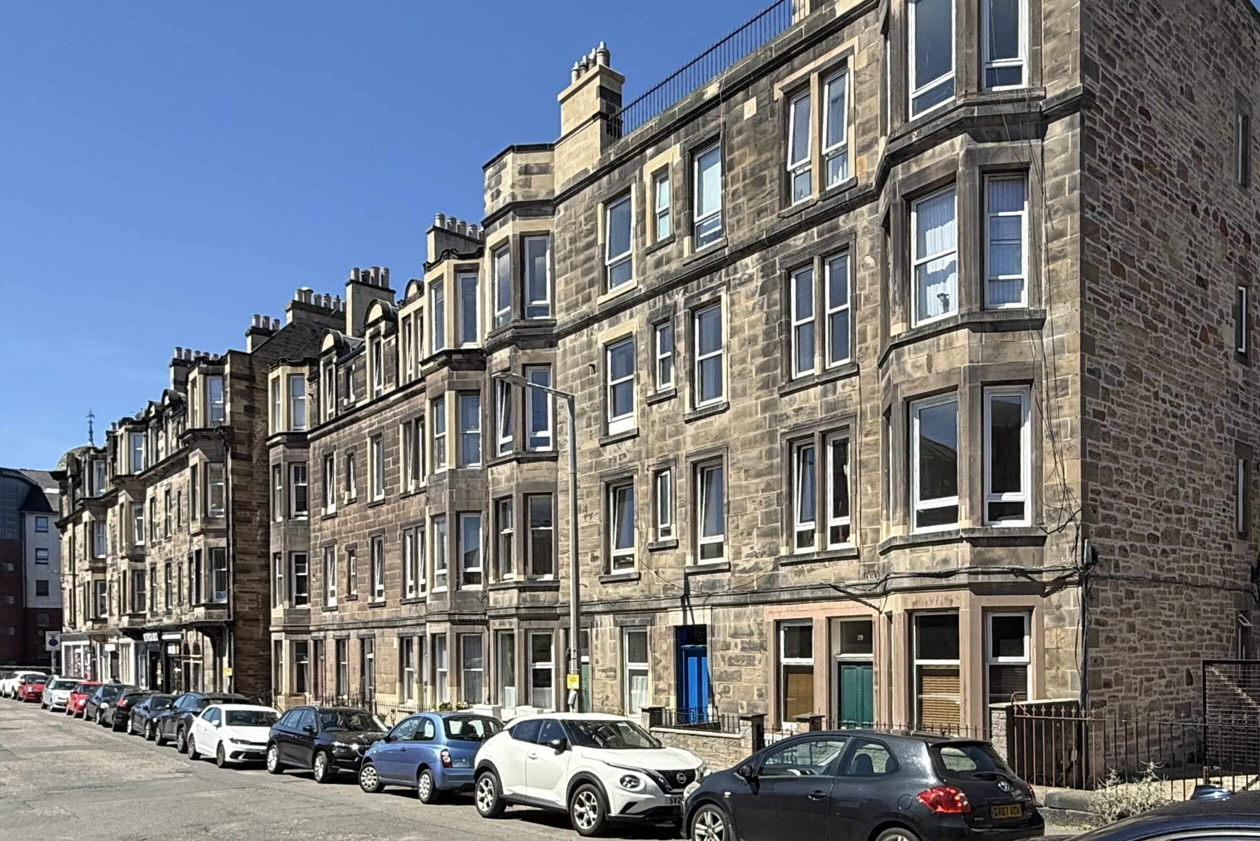 27/7 Albion Road, Leith, EH75QJ